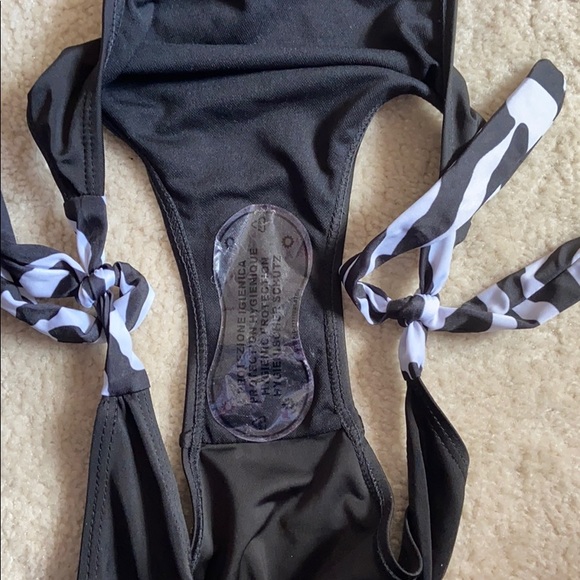 One piece bathing suit - Picture 3 of 3